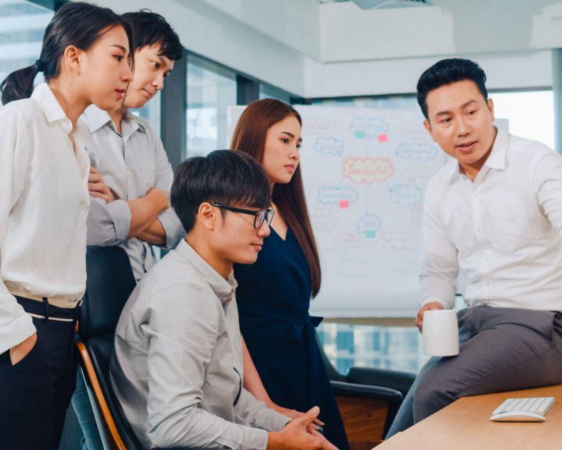 Hình ảnh minh họa bảo vệ trẻ vị thành niên khỏi các hoạt động cờ bạc.